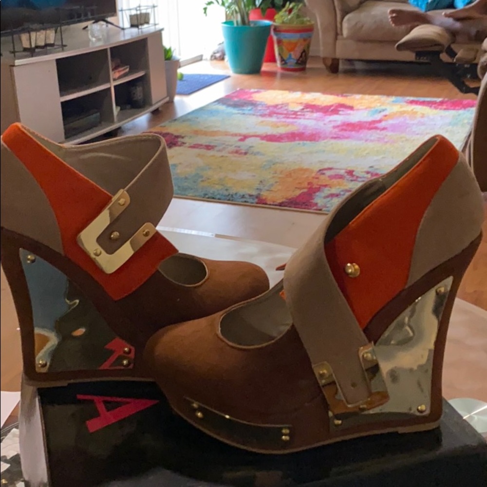 Brown and Gold, Alba shoes!